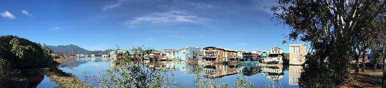 Houseboats Panorama Med